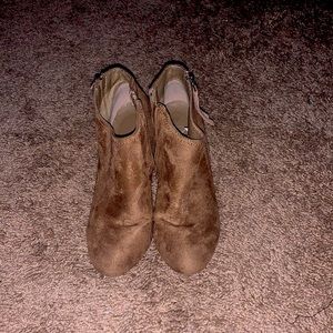 only been worn once little heels